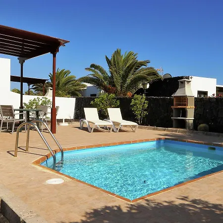 Residencial Los Claveles - Cristina Villa *