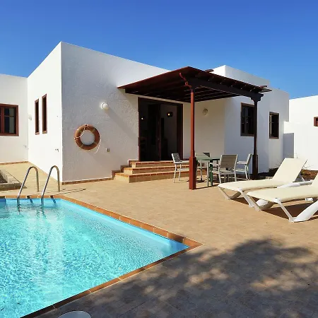 Villa Residencial Los Claveles - Cristina *